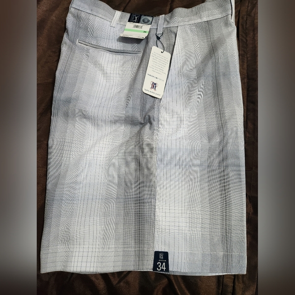PGA Tour Other - NWT PGA Tour Men's Gray & White Shorts, Size 34